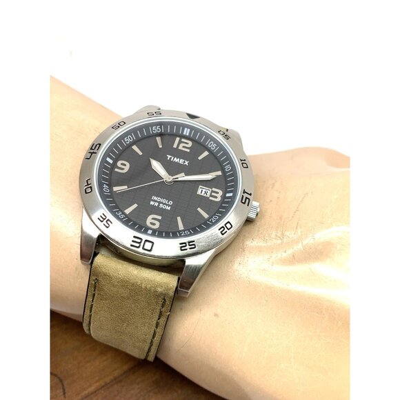 Timex Men's Watch T2N697 Quartz Indiglo Black Dial Leather Band 42mm - Picture 6 of 15